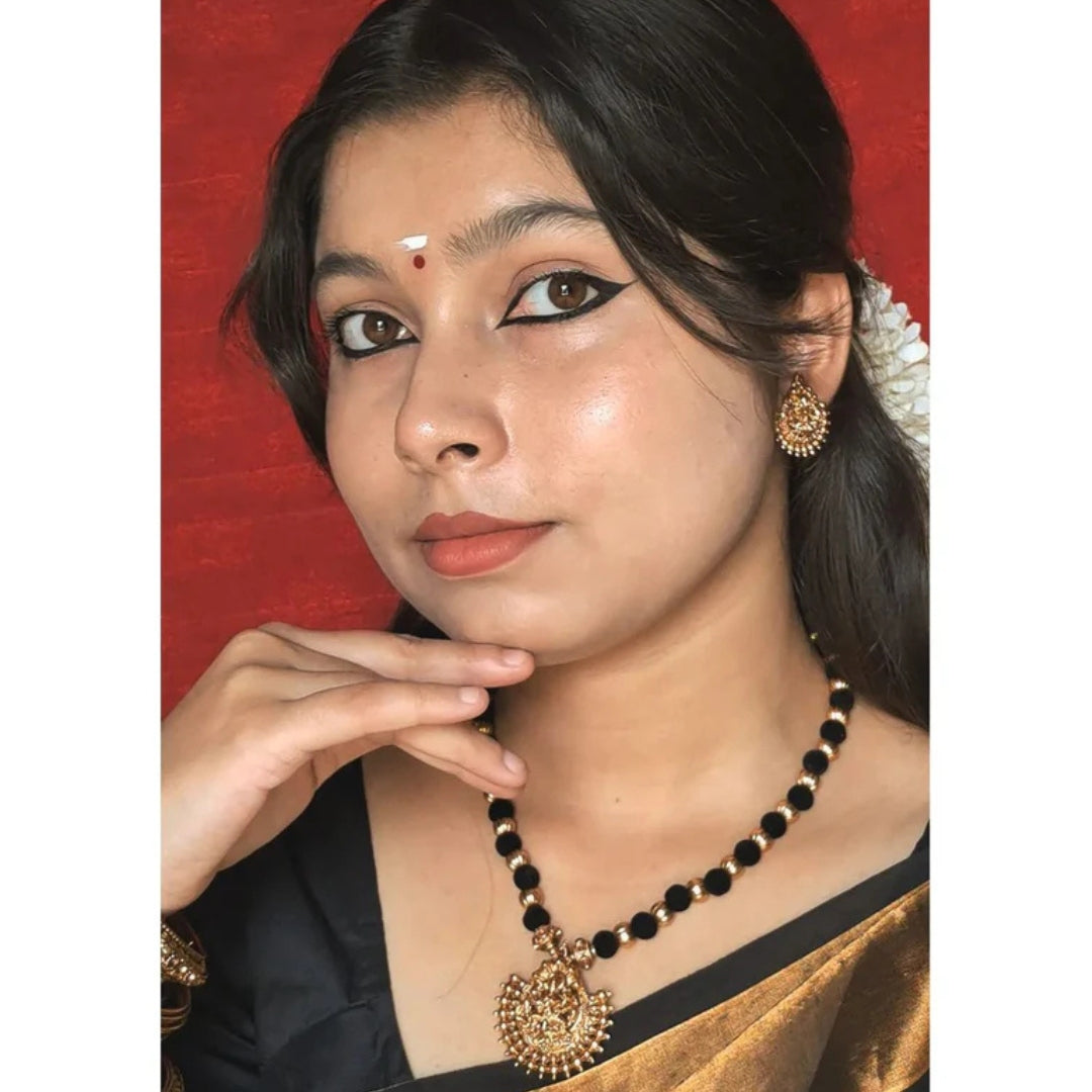 Kaltury™ Black Thread Kemp Stone Lakshmi Necklace Set