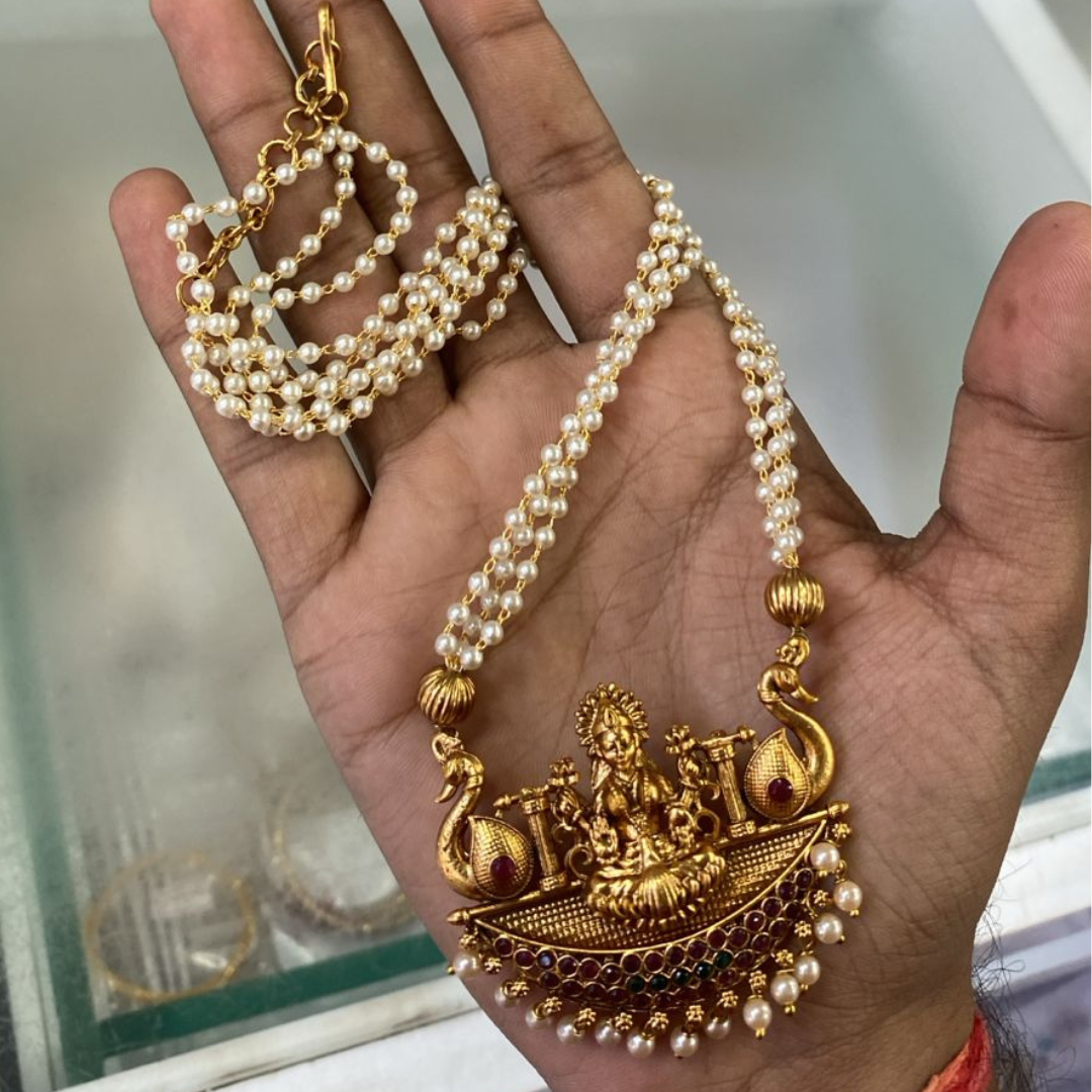 Kaltury™ Premium Pearl Laxmi Necklace Set with earrings