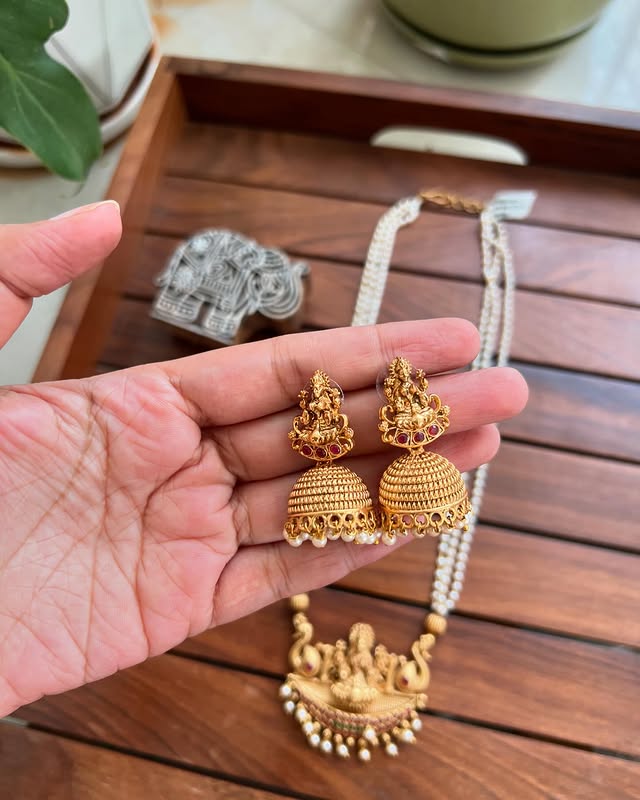 Kaltury™ Premium Pearl Laxmi Necklace Set with earrings
