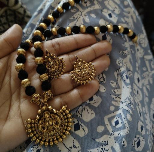 Kaltury™ Black Thread Kemp Stone Lakshmi Necklace Set