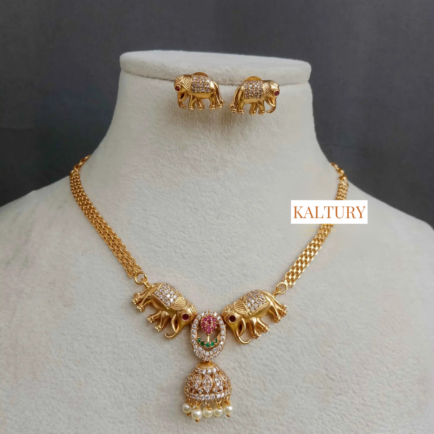 Kaltury™ Elephant pendant choker set