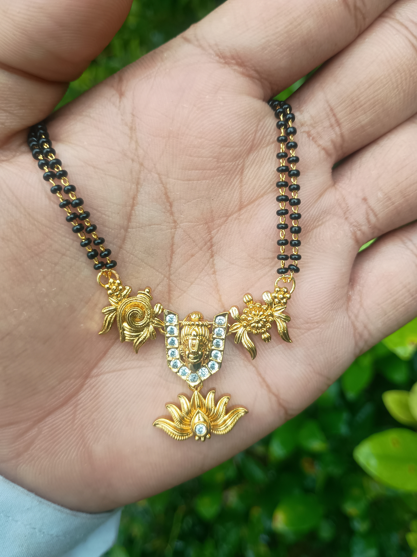 Kaltury™Gold Polish Balaji Pendant Mangalsutra with earrings