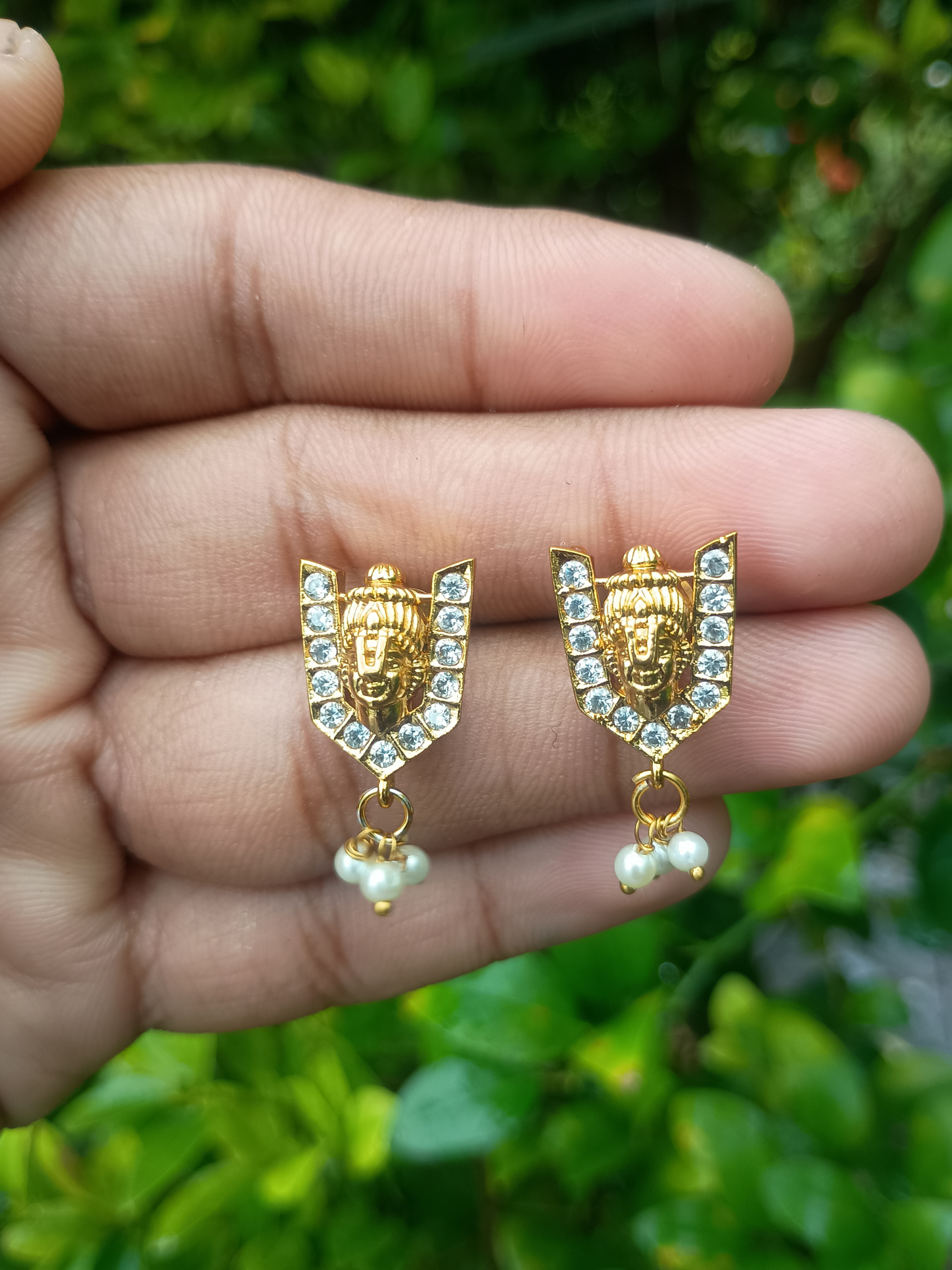 Kaltury™Gold Polish Balaji Pendant Mangalsutra with earrings