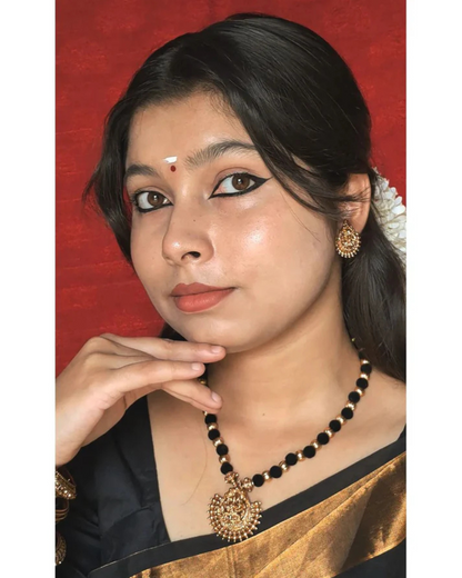 Kaltury™ Black Thread Kemp Stone Lakshmi Necklace Set