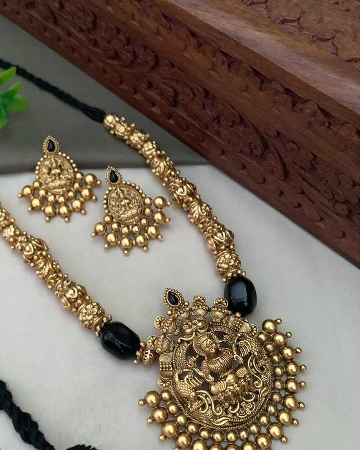 kaltury™ Laxmi Premium Pendant Necklace Set