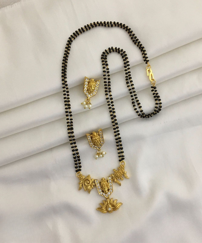 Kaltury™Gold Polish Balaji Pendant Mangalsutra with earrings