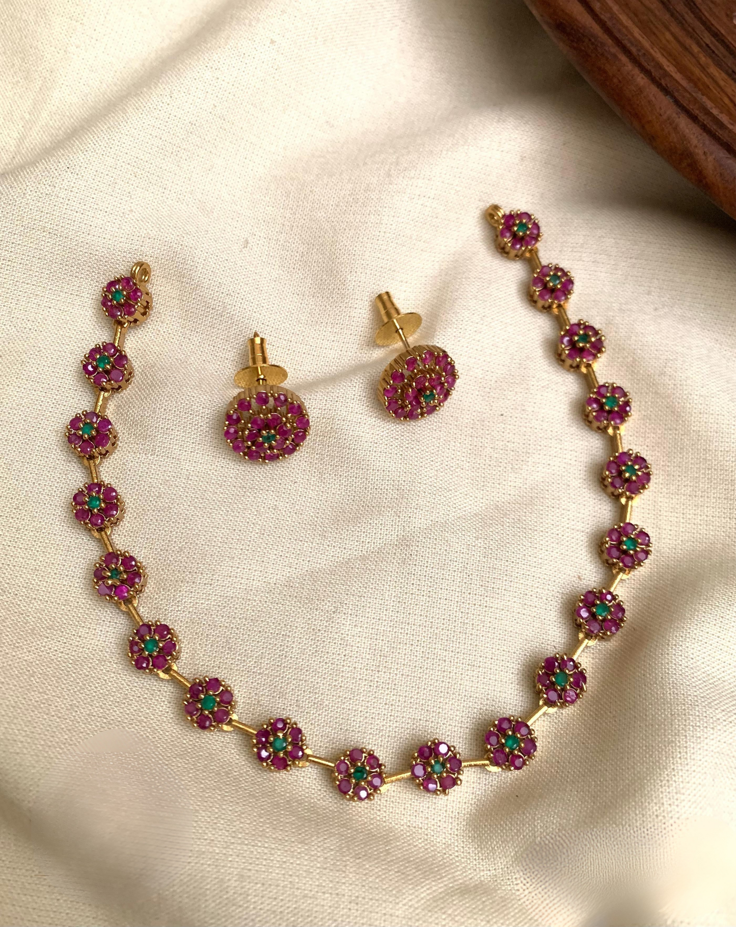 Blue diamond necklace with errings