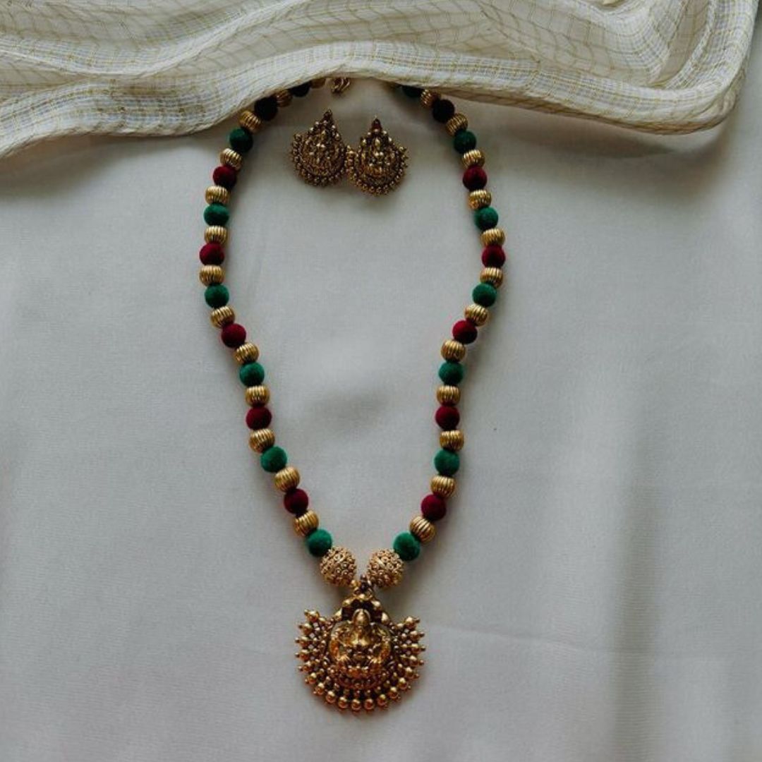 Kaltury™ Black Thread Kemp Stone Lakshmi Necklace Set